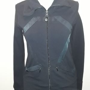 Lululemon long-sleeved outerwear/ activewear top